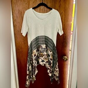 Large short sleeve shirt with handkerchief hem.